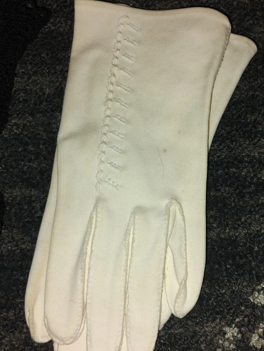 14 Pair Of Ladies Gloves.  Most Vintage
